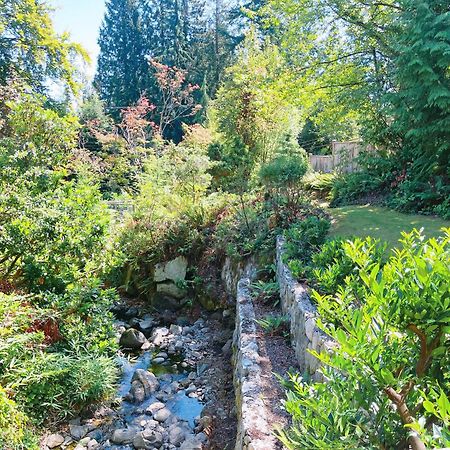 Вилла 66 Creek Garden House Уэст-Ванкувер Экстерьер фото