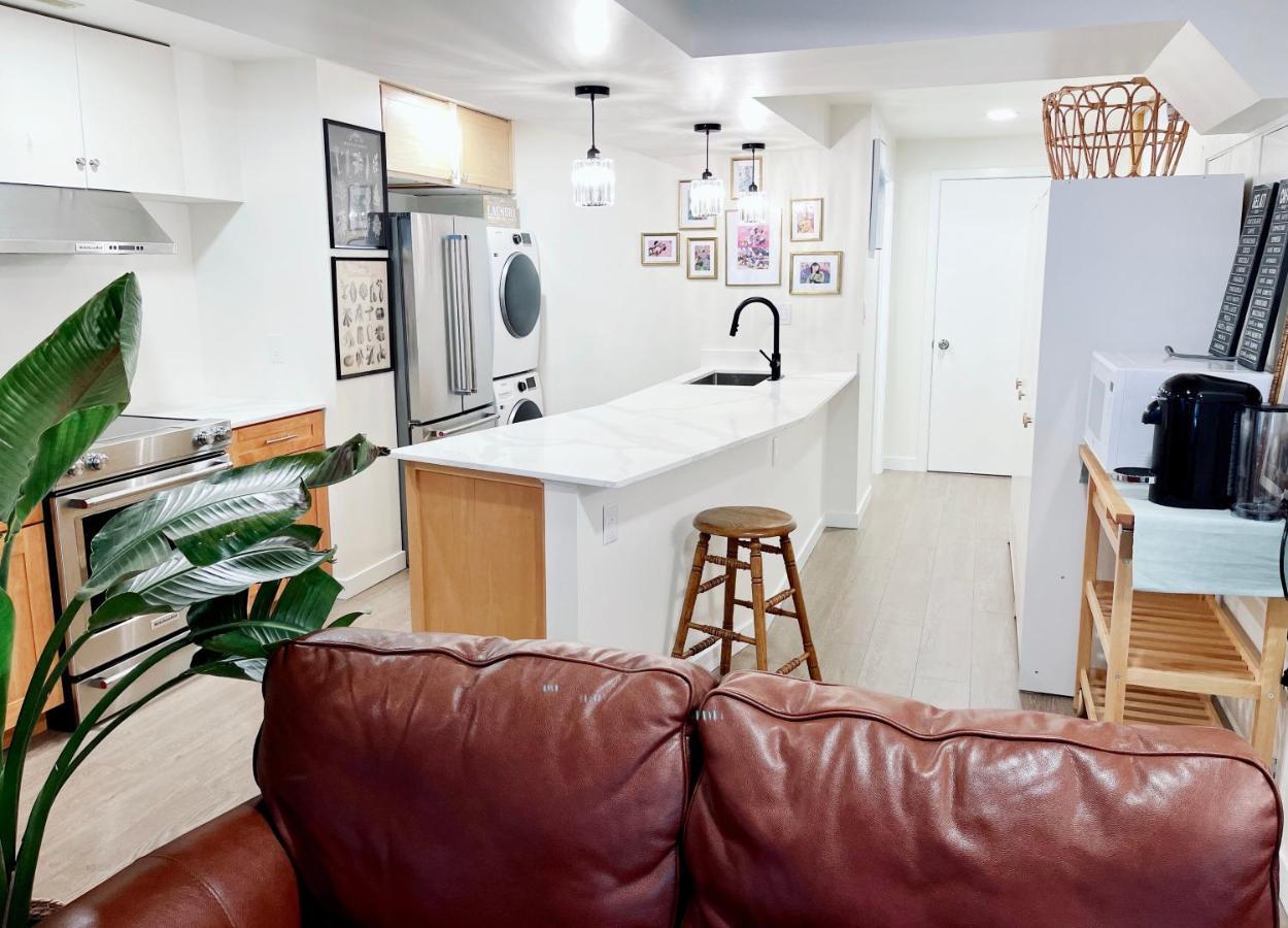 Вилла 66 Creek Garden House Уэст-Ванкувер Экстерьер фото