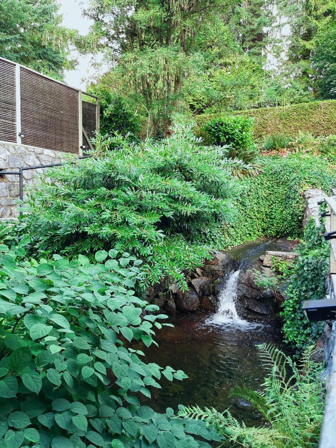 Вилла 66 Creek Garden House Уэст-Ванкувер Экстерьер фото