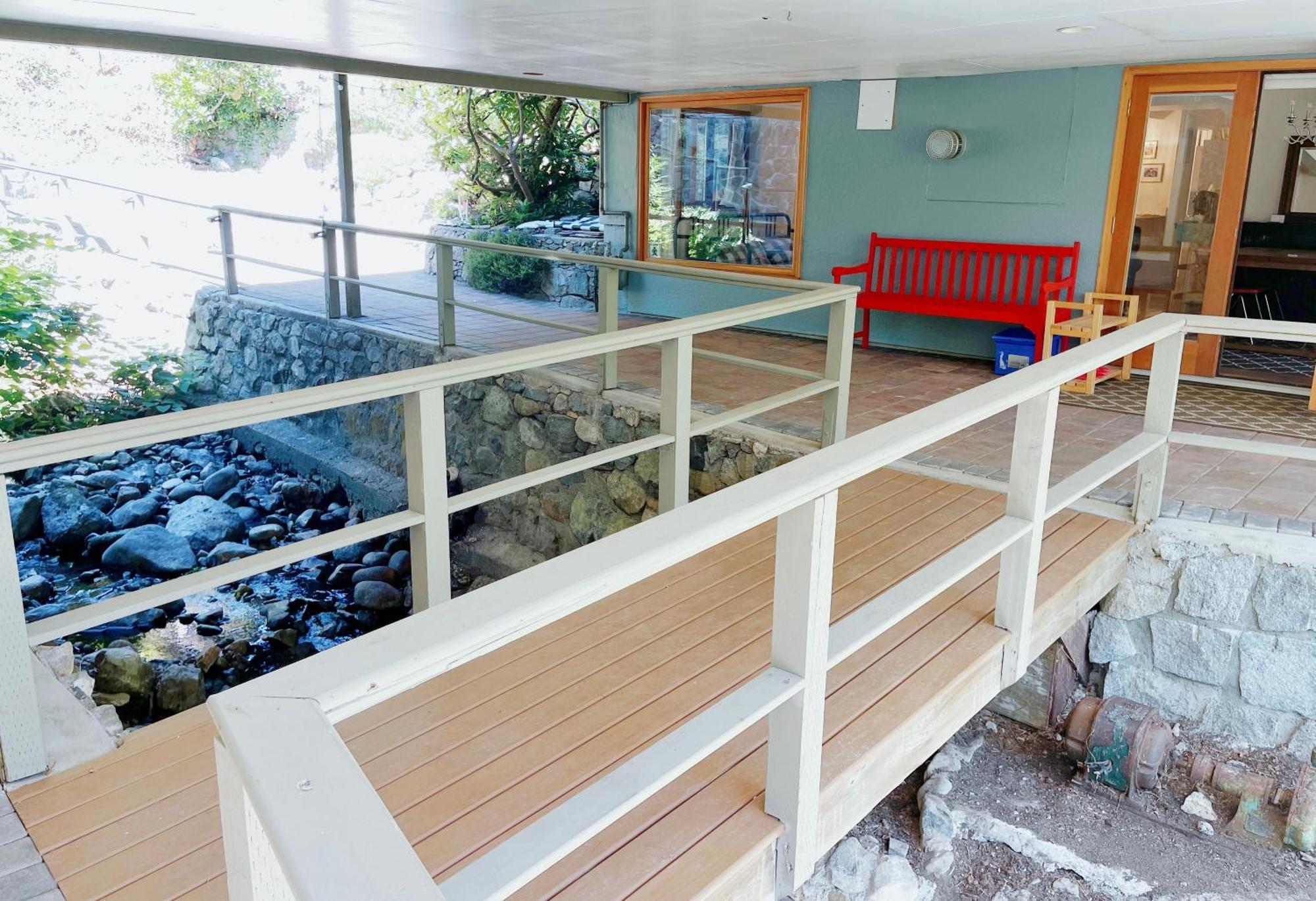 Вилла 66 Creek Garden House Уэст-Ванкувер Экстерьер фото
